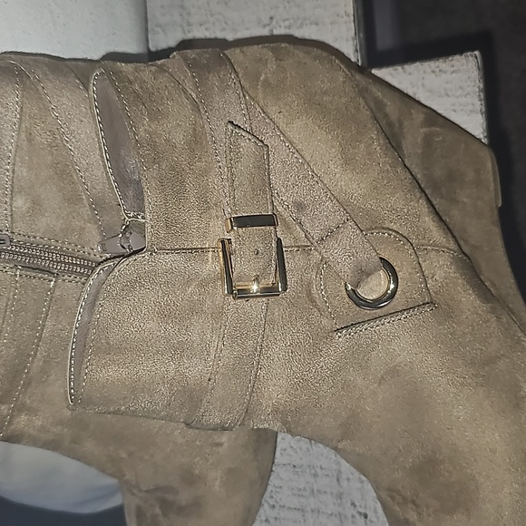 Women suede tan wedge heel ankle boots with zipper - Picture 4 of 8